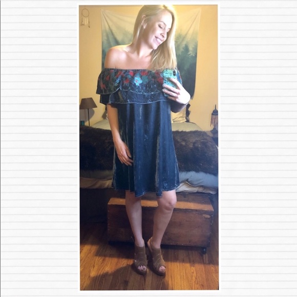 Boutique Dresses & Skirts - 2 LEFT Navy Crushed Velvet Floral Dress